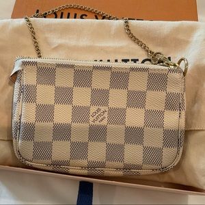 LOUIS VUITTON Damier Azur Mini Pochette Accessories.